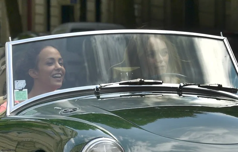 Кадр из фильма Красотки в Париже