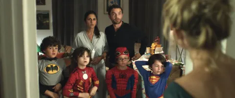 Кадр из фильма Красотки в Париже