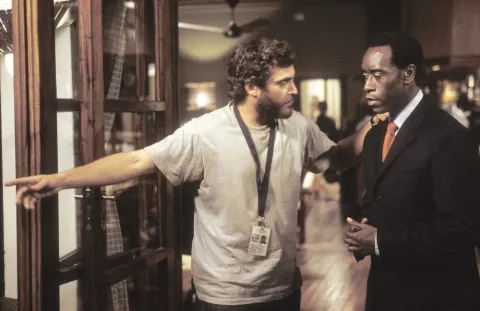 Кадр из фильма Отель «Руанда»