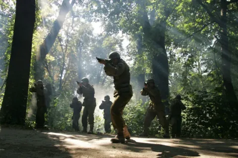 Кадр из фильма Последняя высадка