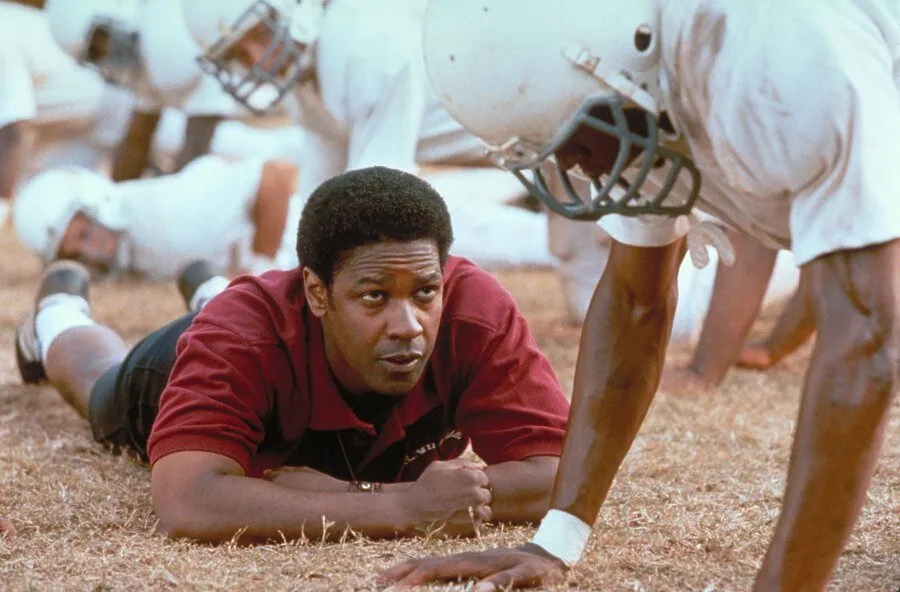 Кадр из фильма Вспоминая Титанов