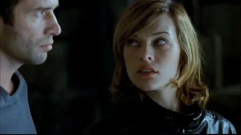 Кадр из фильма Обитель зла