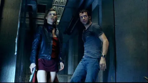 Кадр из фильма Обитель зла