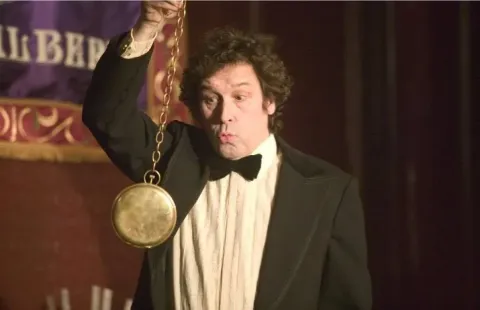 Кадр из фильма Завтрак на Плутоне