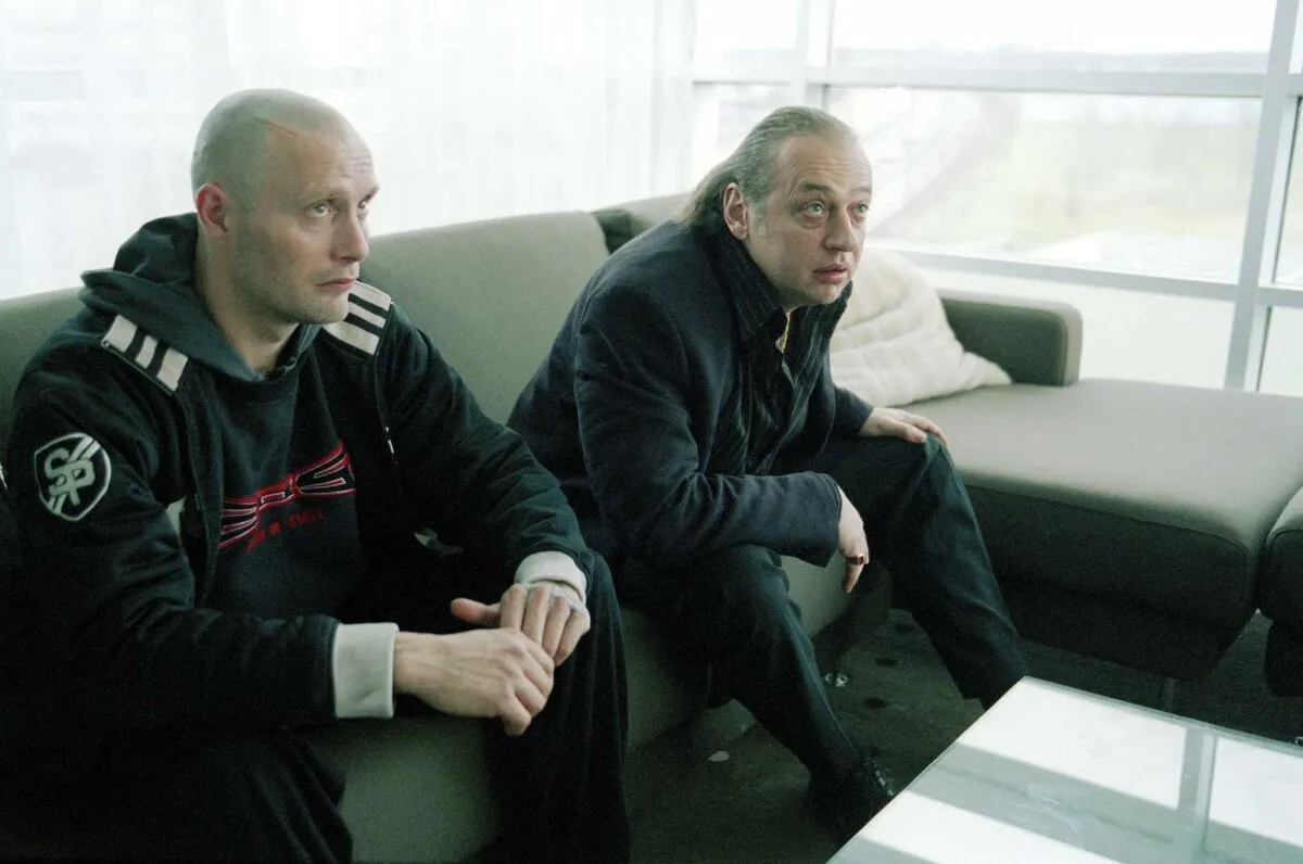 Кадр из фильма Дилер 2