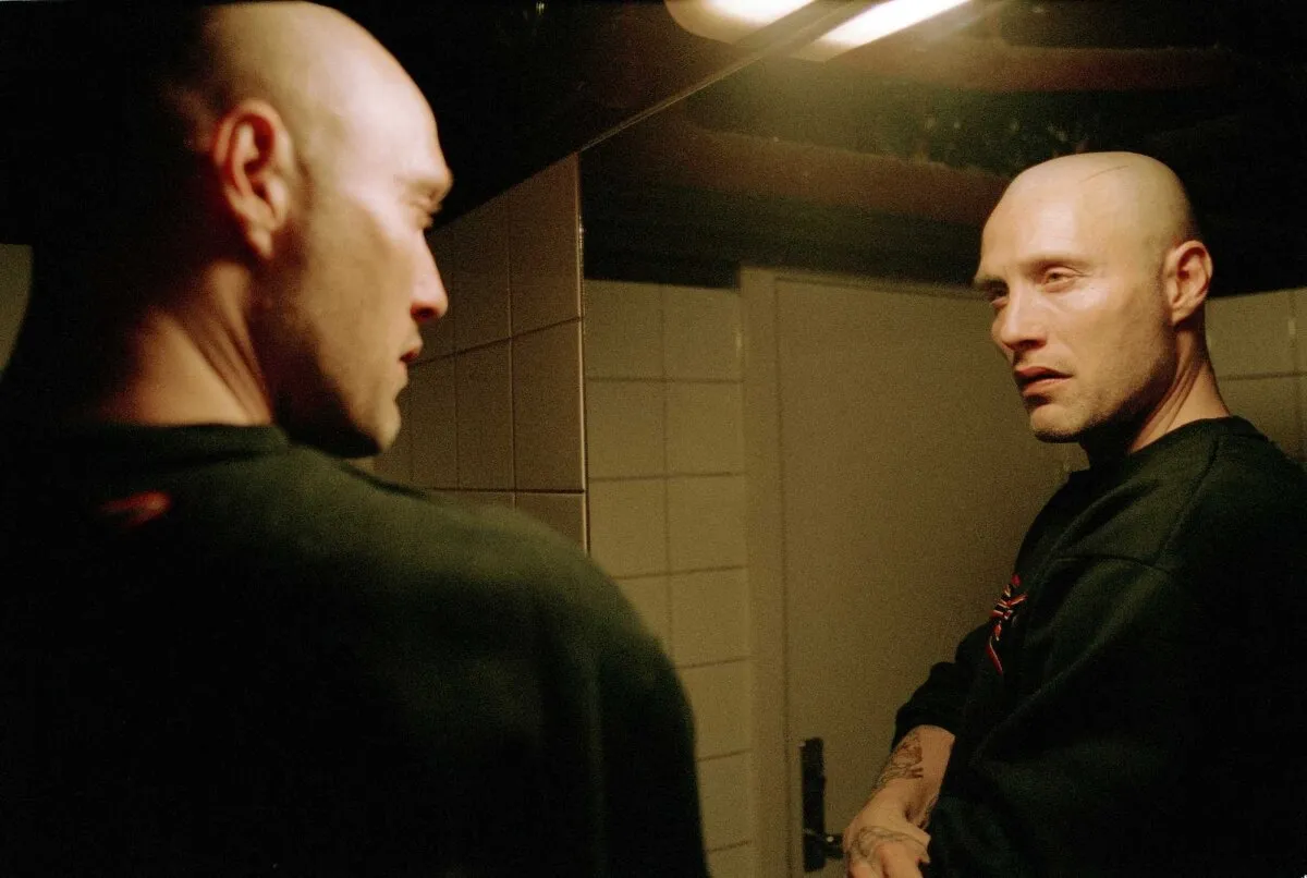 Кадр из фильма Дилер 2