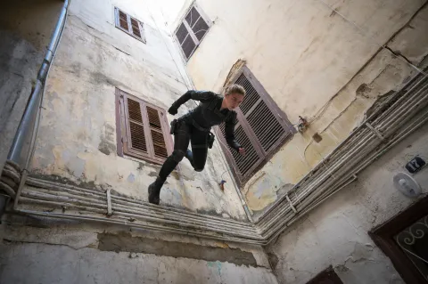 Кадр из фильма Чёрная Вдова