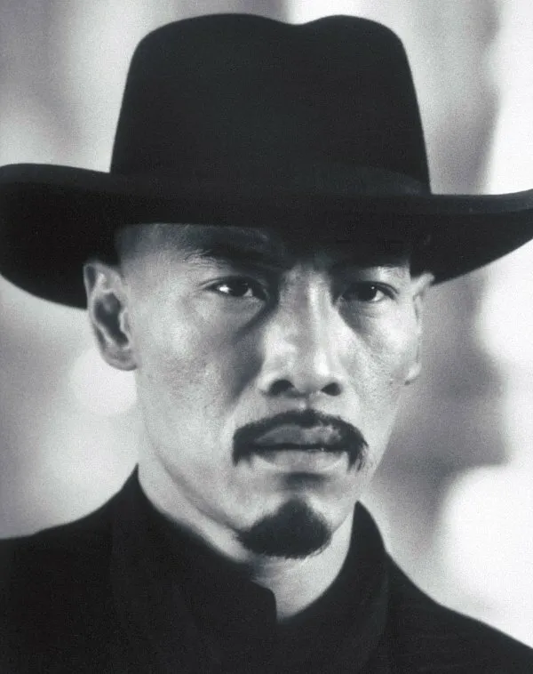 Кадр из фильма Шанхайский полдень