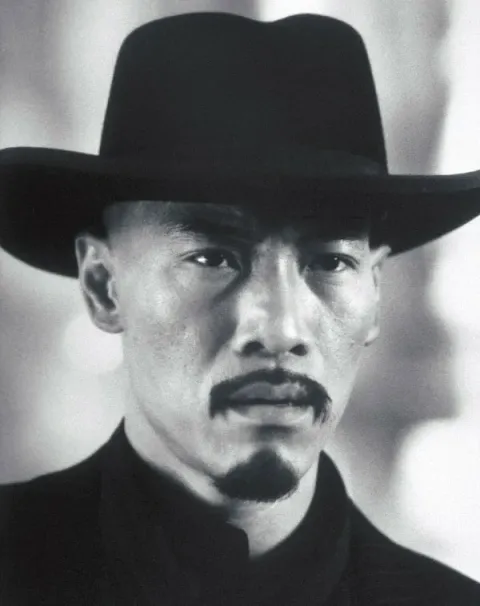 Кадр из фильма Шанхайский полдень