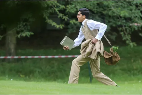 Кадр из фильма Человек, который познал бесконечность