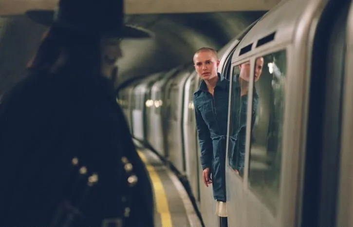 Кадр из фильма «V» значит Вендетта