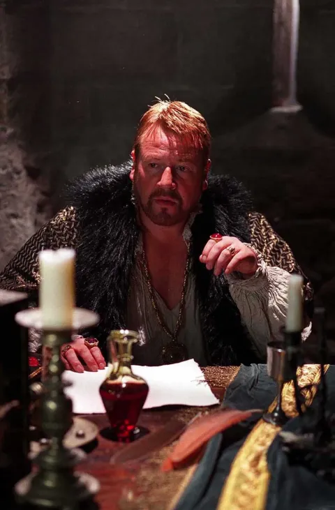 Кадр из фильма Генрих VIII