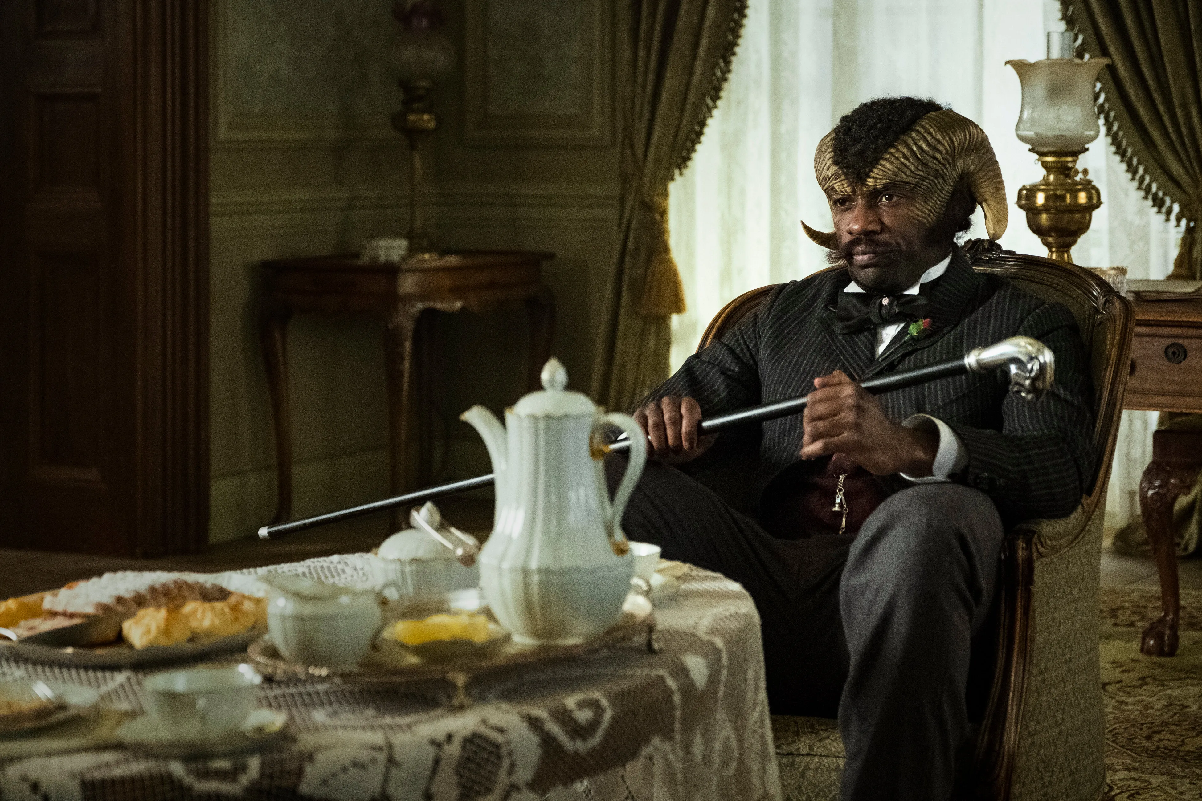 Кадр из фильма Карнивал Роу