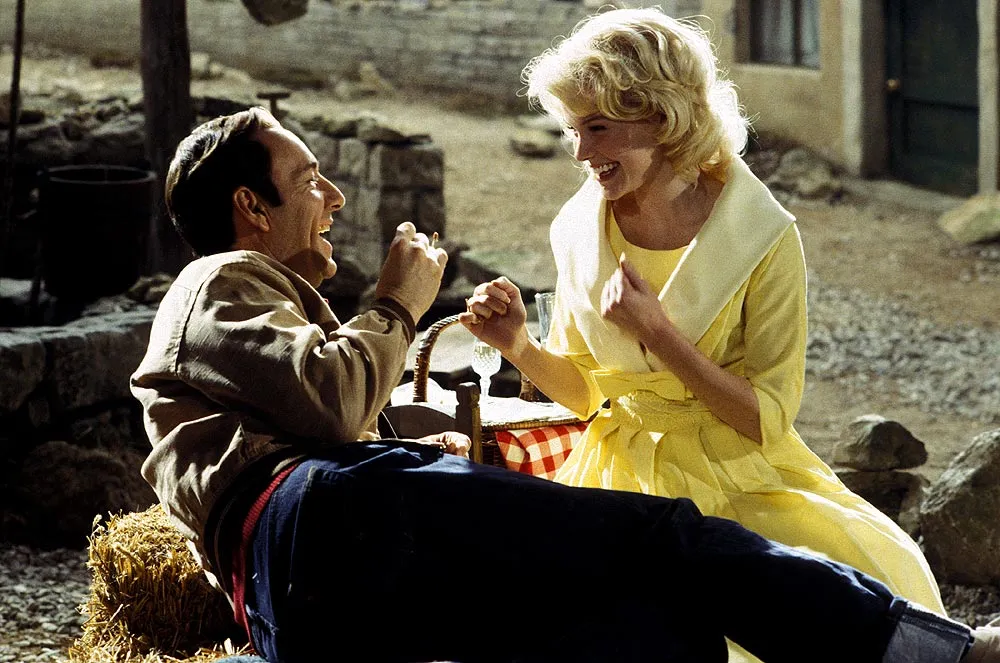 Кадр из фильма У моря