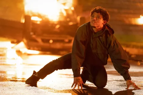 Кадр из фильма Трансформеры: Восхождение Звероботов