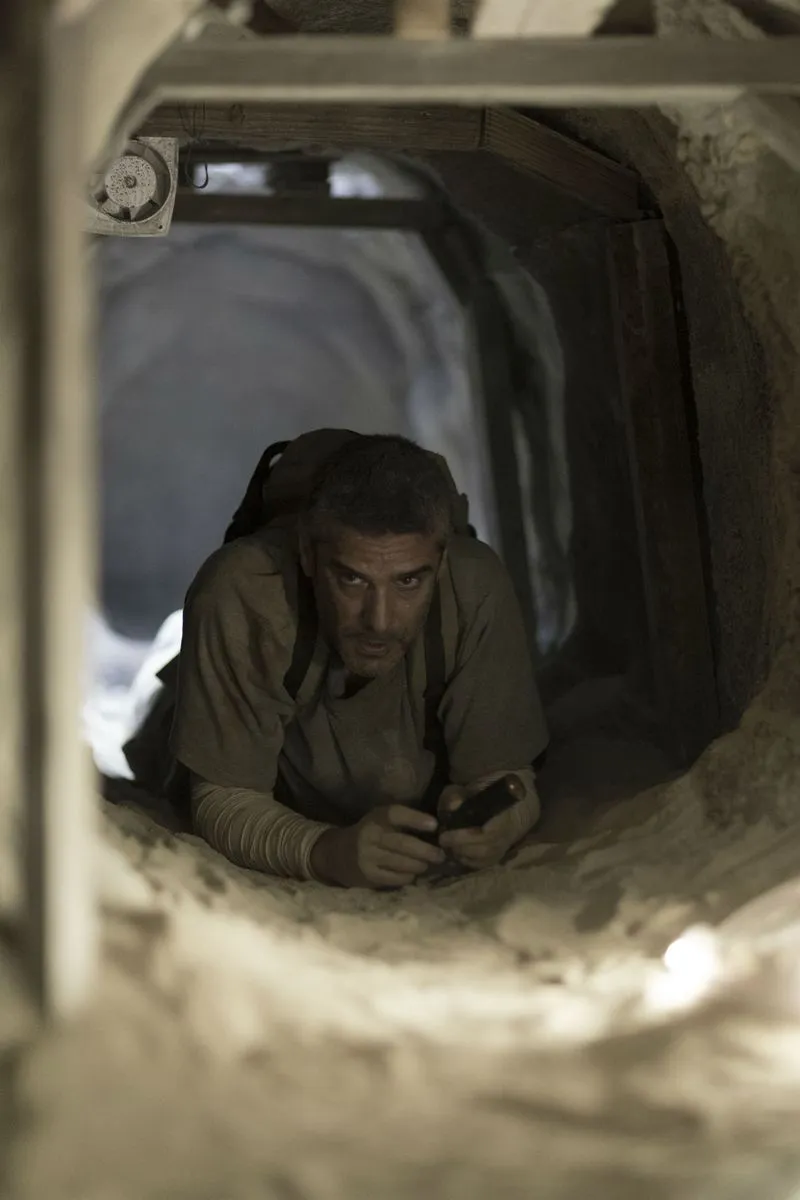 Кадр из фильма В конце туннеля