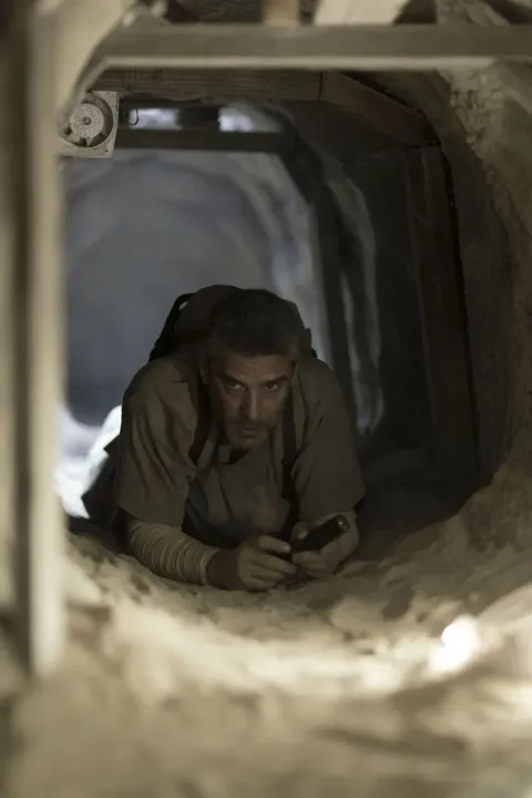 Кадр из фильма В конце туннеля