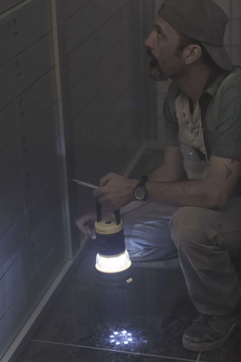 Кадр из фильма В конце туннеля