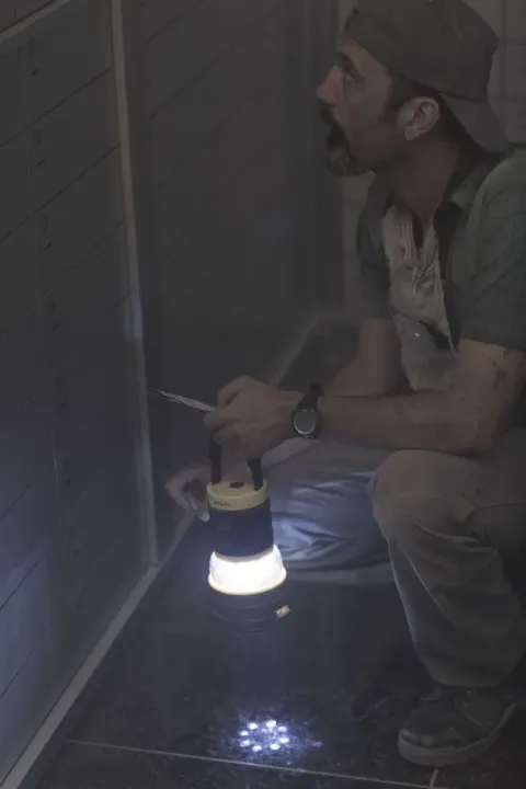 Кадр из фильма В конце туннеля