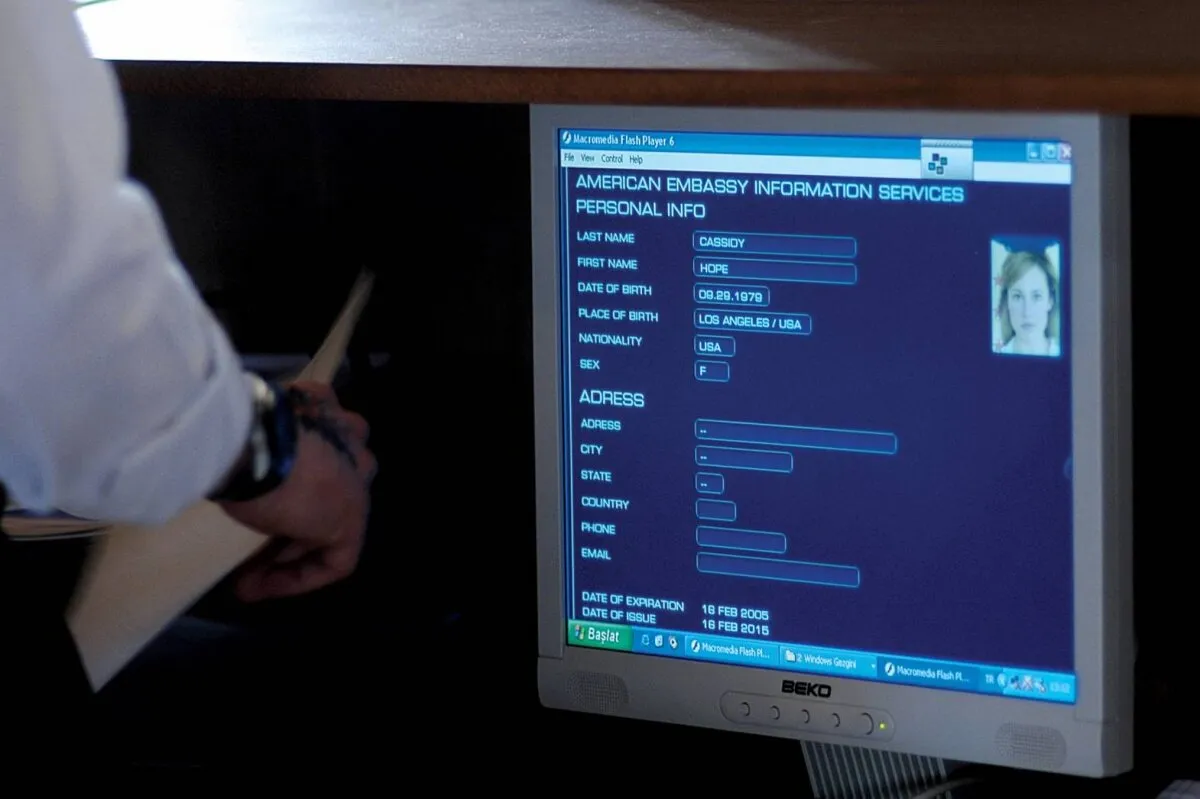 Кадр из фильма Сеть 2.0