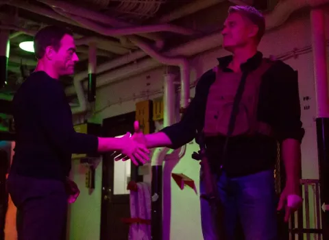 Кадр из фильма Чёрные воды