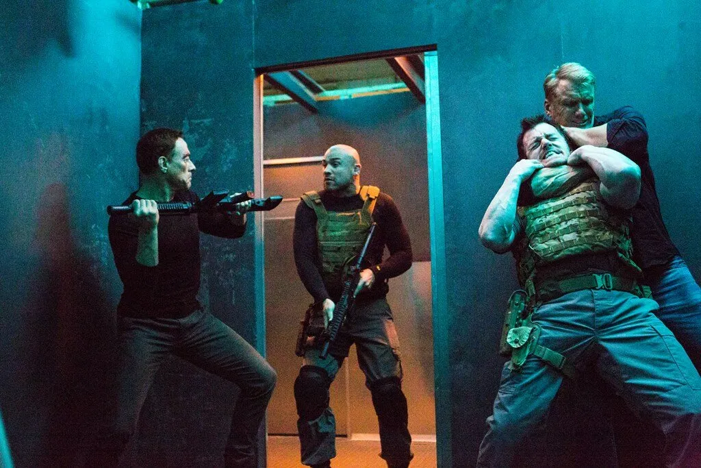 Кадр из фильма Чёрные воды